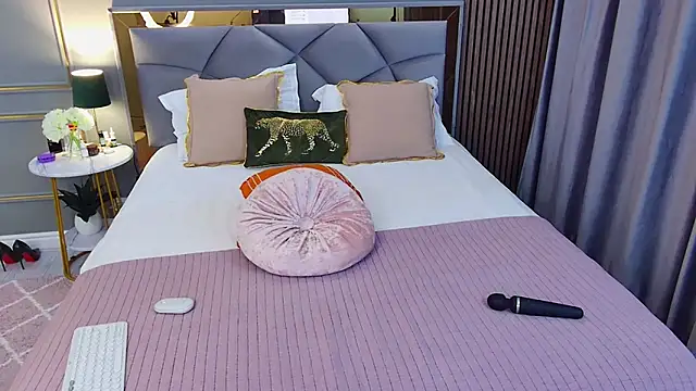 AvaCristal online show from 04.17.26