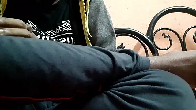 Snapshot of savage_lucifer8 chatting on 12.04.24 savage lucifer8 online show from 12.04.24