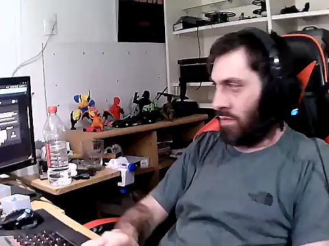 Snapshot of johnwood88 chatting on 12.16.25 johnwood88 online show from 12.16.25