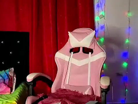 Snapshot of Sweet_xuee18 chatting on 01.17.25 Sweet xuee18 online show from 01.17.25