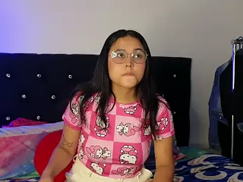 Snapshot of Sweet_xuee18 chatting on 03.22.26 Sweet xuee18 online show from 03.22.26