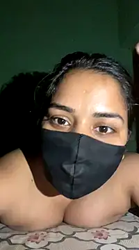 Snapshot of Black_Glow chatting on 12.04.24 Black Glow online show from 12.04.24