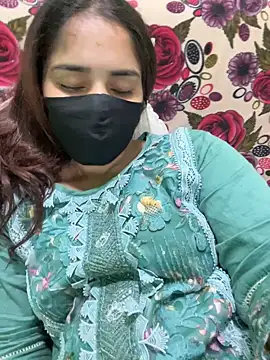 Snapshot of Black_Glow chatting on 03.11.25 Black Glow online show from 03.11.25