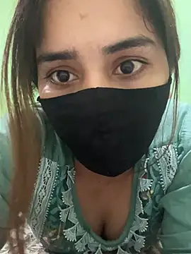 Snapshot of Black_Glow chatting on 03.11.25 Black Glow online show from 03.11.25