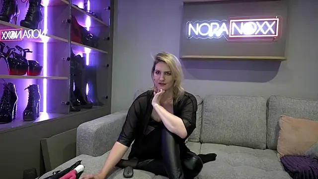 Snapshot of NoraNoxx chatting on 06.16.26 NoraNoxx online show from 06.16.26