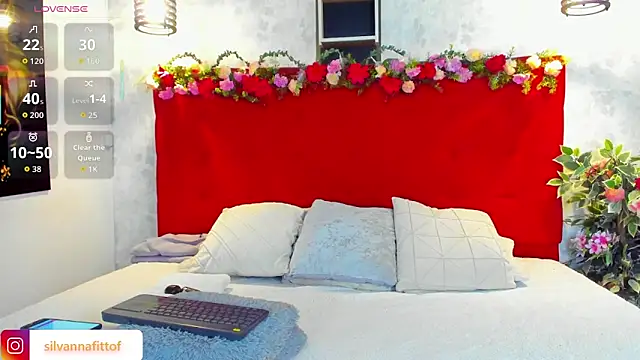 Snapshot of SilvannaFit chatting on 02.08.26 SilvannaFit online show from 02.08.26