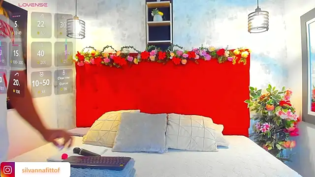 Snapshot of SilvannaFit chatting on 02.20.26 SilvannaFit online show from 02.20.26