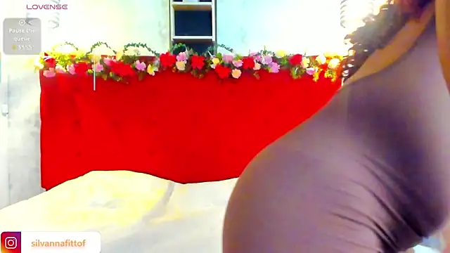Snapshot of SilvannaFit chatting on 03.11.26 SilvannaFit online show from 03.11.26