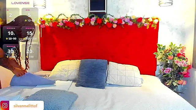 Snapshot of SilvannaFit chatting on 03.12.26 SilvannaFit online show from 03.12.26