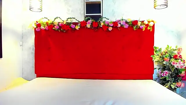 Snapshot of SilvannaFit chatting on 03.25.26 SilvannaFit online show from 03.25.26