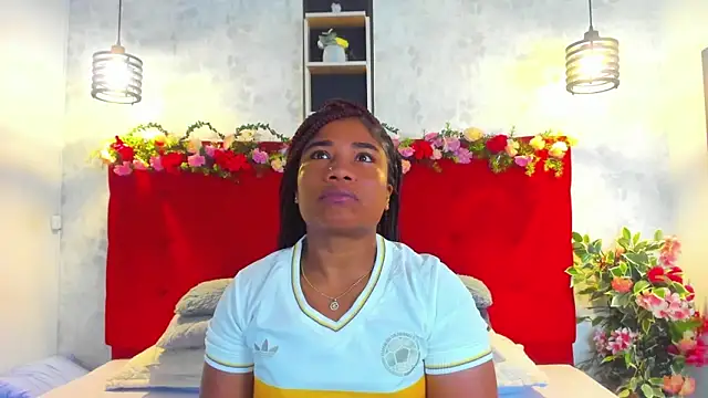 Snapshot of SilvannaFit chatting on 03.29.26 SilvannaFit online show from 03.29.26