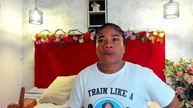 Snapshot of SilvannaFit chatting on 04.06.26 SilvannaFit online show from 04.06.26