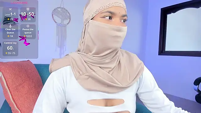 Snapshot of saray_halam chatting on 10.02.25 saray halam online show from 10.02.25
