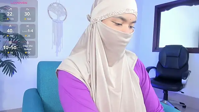 Snapshot of saray_halam chatting on 10.05.25 saray halam online show from 10.05.25