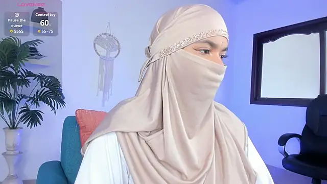 Snapshot of saray_halam chatting on 10.06.25 saray halam online show from 10.06.25