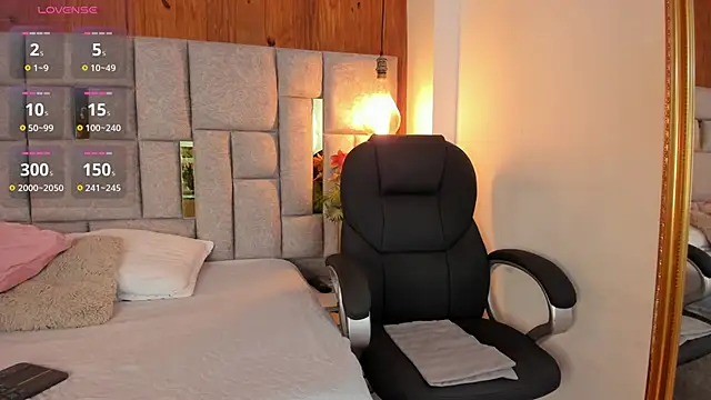 Saori newman online show from 10.10.25