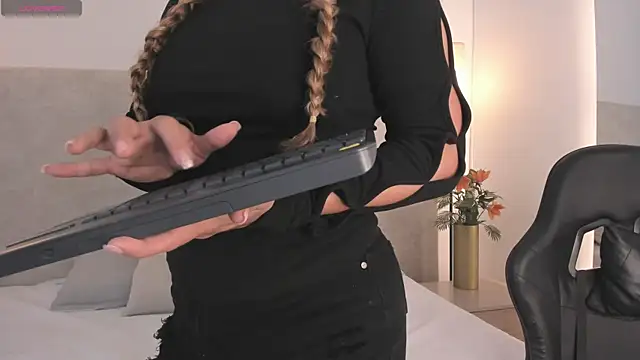 Saori newman online show from 11.08.25