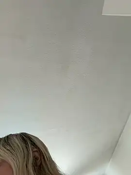 Snapshot of blairbella chatting on 07.16.26 blairbella online show from 07.16.26