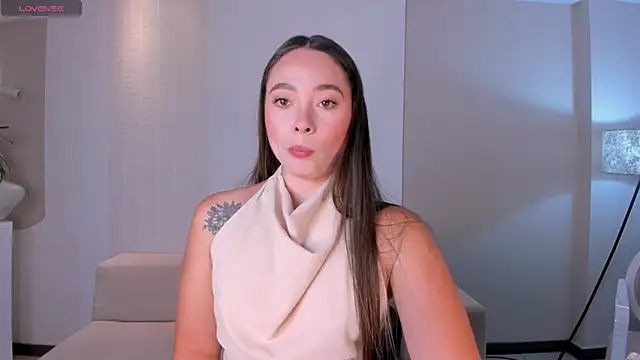 Snapshot of AlinaKravitz chatting on 04.12.26 AlinaKravitz online show from 04.12.26