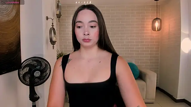 Snapshot of AlinaKravitz chatting on 04.29.26 AlinaKravitz online show from 04.29.26