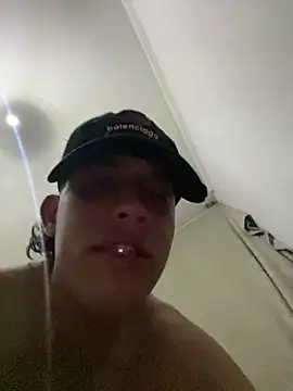 Snapshot of breiderxexiboys chatting on 12.16.24 breiderxexiboys online show from 12.16.24