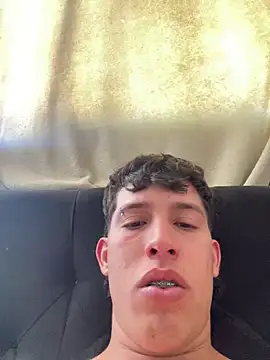 Snapshot of breiderxexiboys chatting on 12.16.24 breiderxexiboys online show from 12.16.24