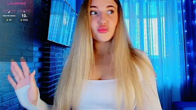 Evacadooo online show from 10.23.25