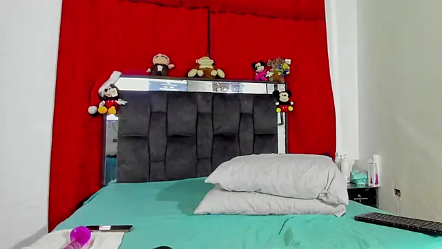 Snapshot of chloe_vasquez710 chatting on 01.04.25 chloe vasquez710 online show from 01.04.25