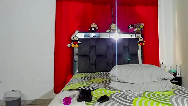 Snapshot of chloe_vasquez710 chatting on 01.06.25 chloe vasquez710 online show from 01.06.25