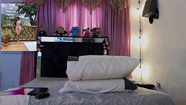 Snapshot of chloe_vasquez710 chatting on 03.12.25 chloe vasquez710 online show from 03.12.25