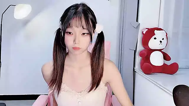 Snapshot of Z-long chatting on 10.20.25 Z-long online show from 10.20.25