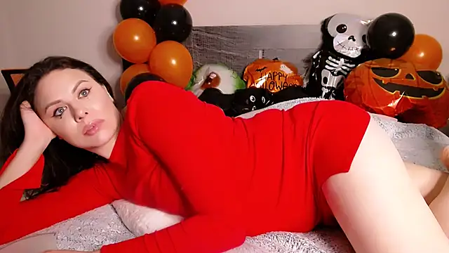 MollyCheiz online show from 10.31.25