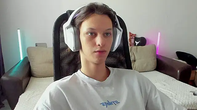 Snapshot of Ostin_meow chatting on 02.04.26 Ostin meow online show from 02.04.26