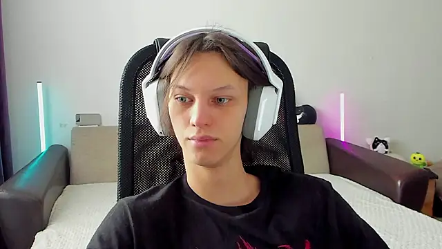 Snapshot of Ostin_meow chatting on 02.14.26 Ostin meow online show from 02.14.26