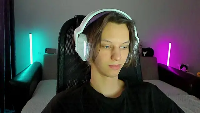 Snapshot of Ostin_meow chatting on 02.15.26 Ostin meow online show from 02.15.26