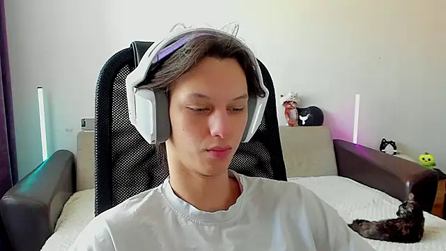 Snapshot of Ostin_meow chatting on 02.16.26 Ostin meow online show from 02.16.26