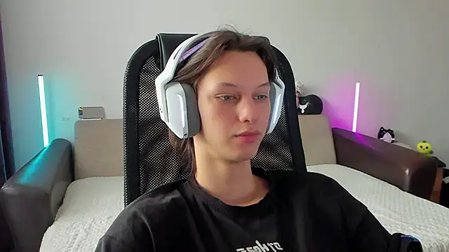 Snapshot of Ostin_meow chatting on 02.17.26 Ostin meow online show from 02.17.26