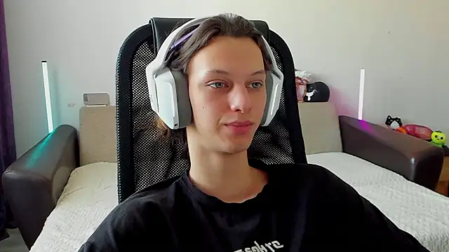 Snapshot of Ostin_meow chatting on 02.20.26 Ostin meow online show from 02.20.26