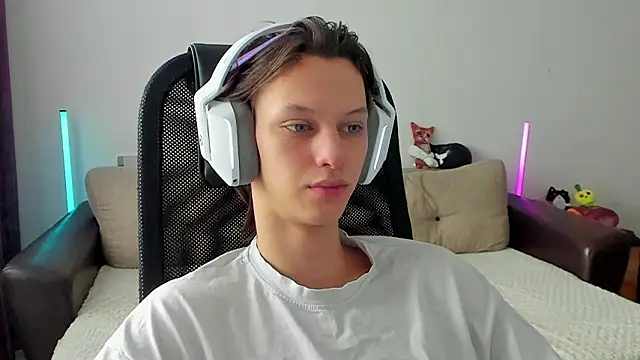 Snapshot of Ostin_meow chatting on 02.22.26 Ostin meow online show from 02.22.26