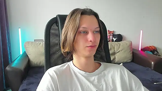 Snapshot of Ostin_meow chatting on 05.17.26 Ostin meow online show from 05.17.26