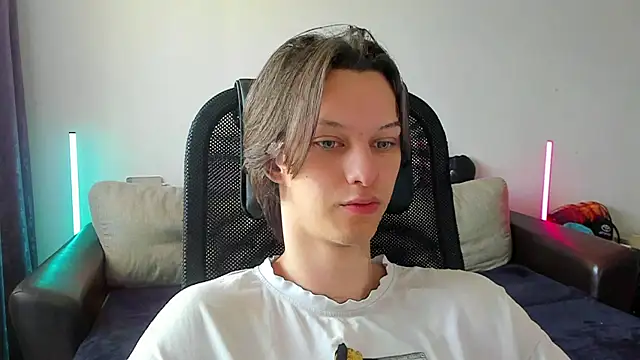 Snapshot of Ostin_meow chatting on 05.19.26 Ostin meow online show from 05.19.26