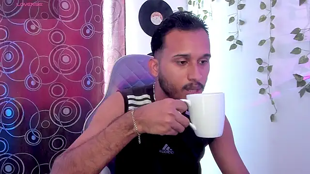 Raf brunette online show from 10.02.25