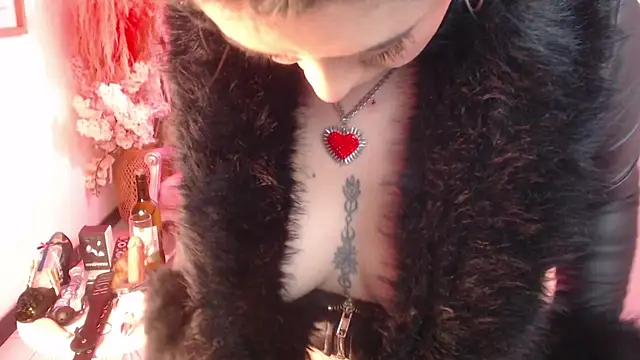 scarleth blue online show from 11.15.25