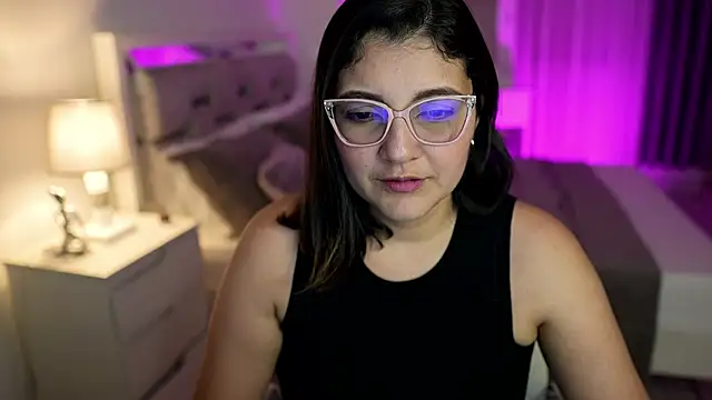 Snapshot of Camilaa_bueno chatting on 02.13.25 Camilaa bueno online show from 02.13.25