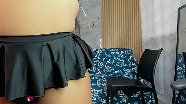 Any topless online show from 11.25.25