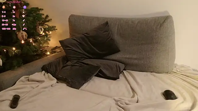 Snapshot of Pinky__Binky chatting on 12.28.24 Pinky  Binky online show from 12.28.24