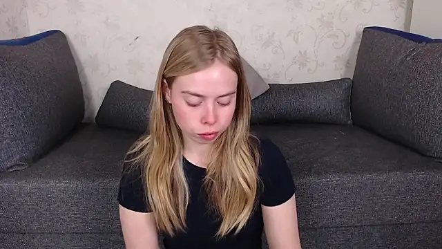 Snapshot of sofiaa_here chatting on 05.14.26 sofiaa here online show from 05.14.26