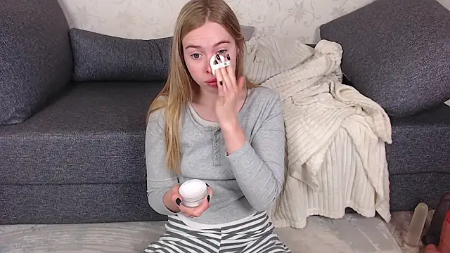Snapshot of sofiaa_here chatting on 05.21.26 sofiaa here online show from 05.21.26