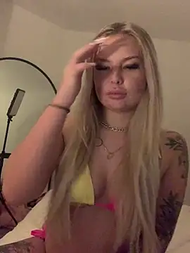 Snapshot of UKJuicyPrincess chatting on 01.14.25 UKJuicyPrincess online show from 01.14.25