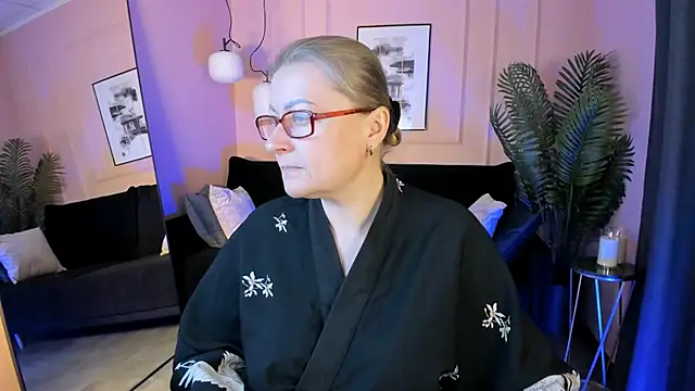 AlexandraKind online show from 11.19.25